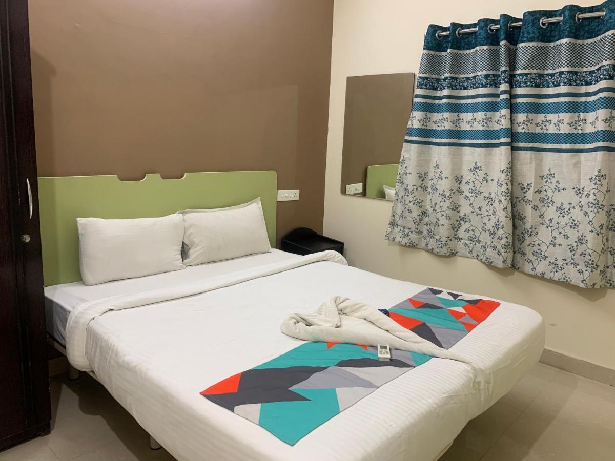 Homewood Suites Hyderabad Exterior foto