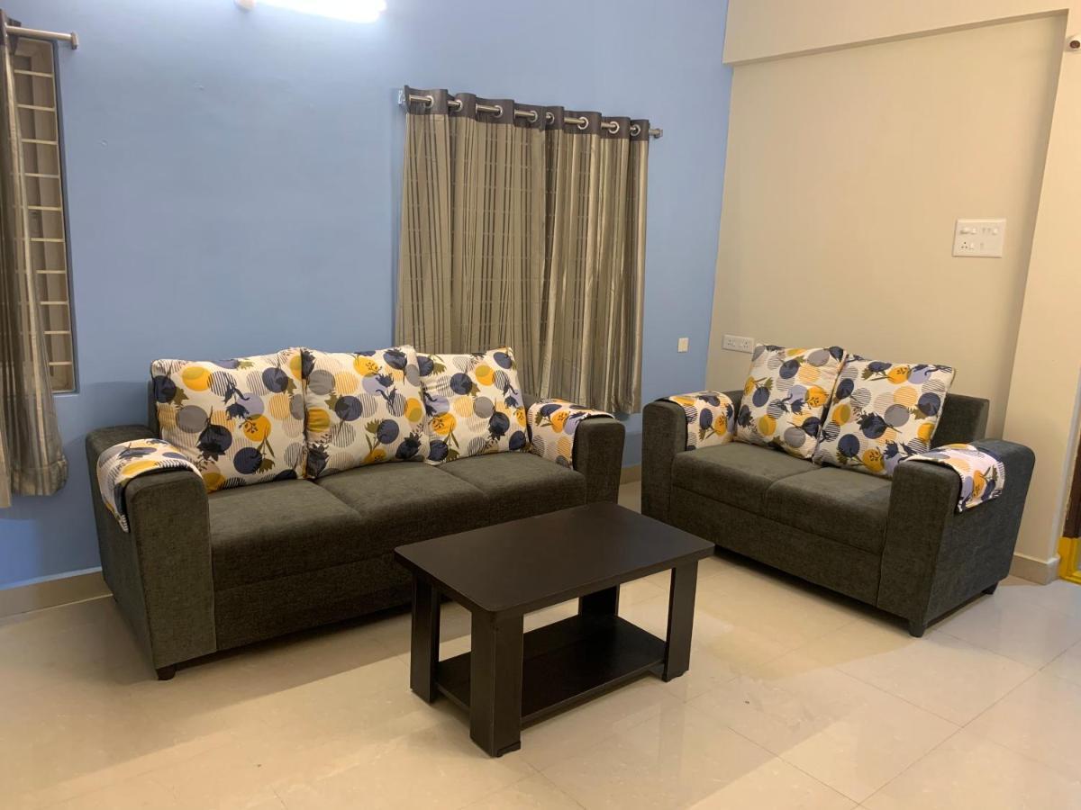 Homewood Suites Hyderabad Exterior foto